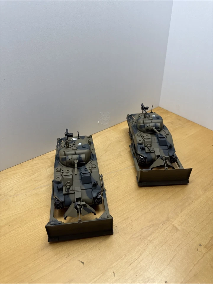 21st century toys m4 tanque Sherman equipado con una hoja de excavadora Lote de 2 Foto 3 de 4