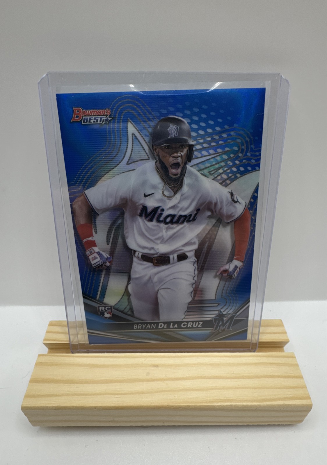 2022 Bowman's Best - Bryan De La Cruz #8 Blue Refractor /150 (RC)