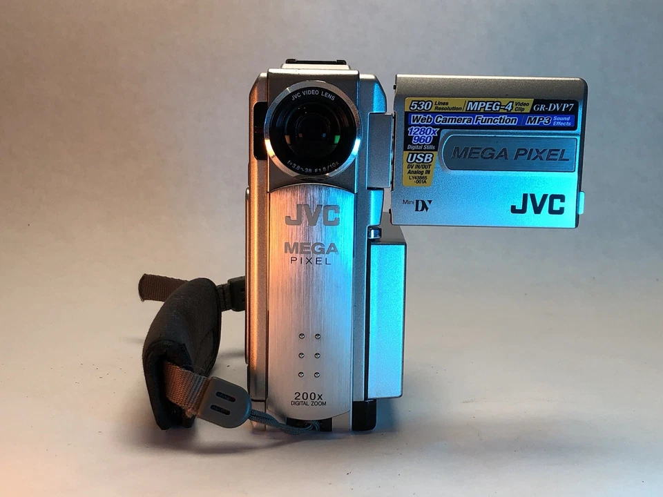 JVC GR-DVP7 Ultra Compact Mini DV Camcorder + Batteries, Charger, SD & Extras - Image 3 of 4