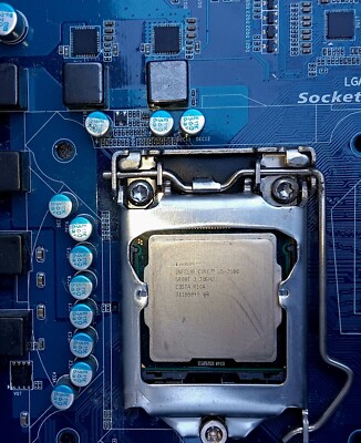 GIGABYTE GA-P67A-UD7-B3 Motherboard .Intel Core i5-2500K Processor