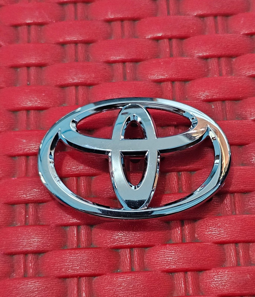 TOYOTA LOGO EMBLEM ORNAMENT STEERING WHEEL 9 BIG PINS NEW | eBay