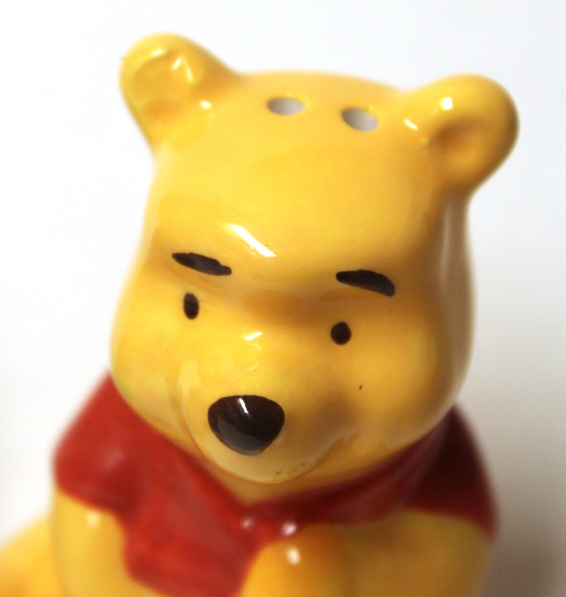 Disney Winnie the Pooh and Honey Pot Ceramic Salt & Pepper Shaker Set