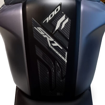 Labelbike Adesivo 3D In Resina Per Serbatoio Moto – Compatibile Con QJ Motor SRT 700, Colore Argento, Protezione E Decorazione