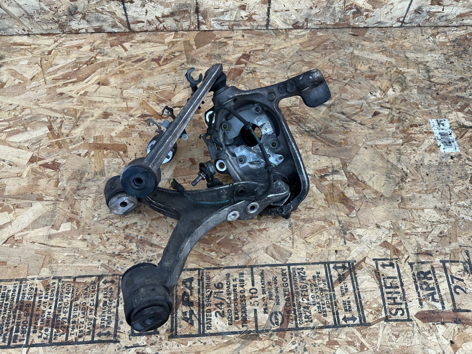 FRONT LEFT SPINDLE KNUCKLE ASSEMBLY W/ARMS OEM 09-18 MASERATI GRANTURISMO M145