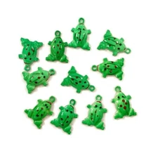 12 VINTAGE HAND PAINTED GREEN SPOTTED FROG TOAD GOLD PLATED BEAD CHARMS 5672