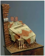 1/35 Scale WWII German Sd.Kfz.251 Half-Track Diorama Camouflaged Resin Military