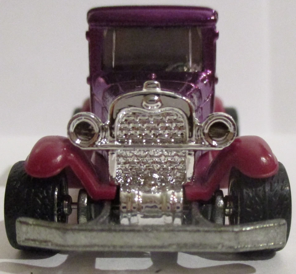 Camioneta Ford Hot Wheels Classics 1929 púrpura suelta escala 1/64 Foto 3 de 4