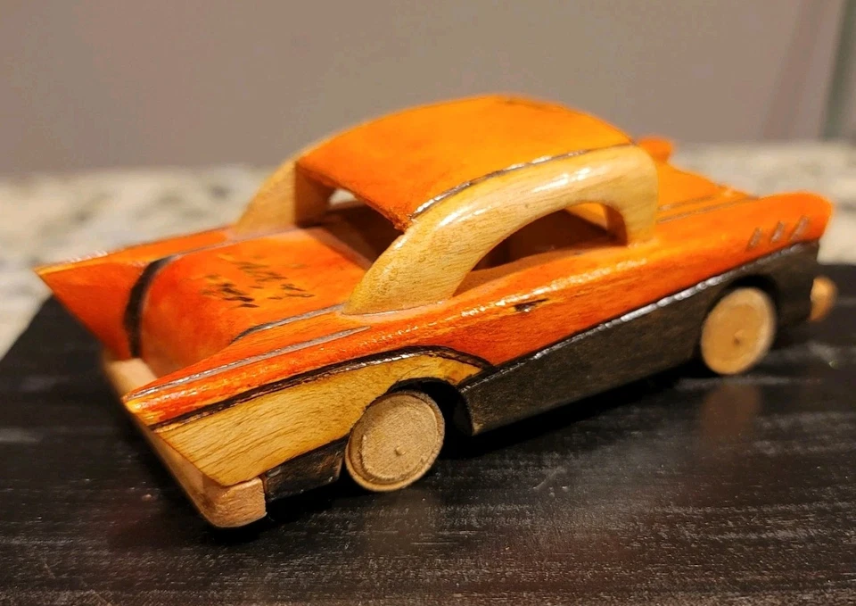 Chevy retro de madera tallada a mano 1957 (firmado por el artista cubano Luis Gustavo) Foto 3 de 4