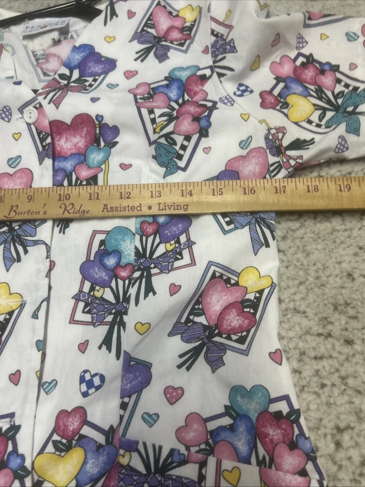 PEACHES Valentines Smiling Hearts SCRUB TOP V Neck Front Pockets Sz S - Image 4 of 4