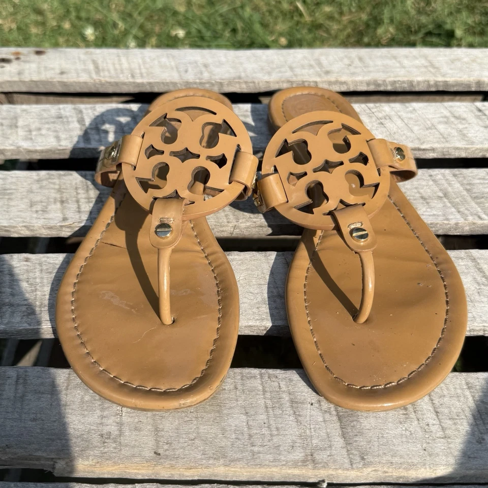 Sandalia Tory Burch Miller Cuero Tostado/Arena/Marrón Talla 8.5 Tanga Chanclas Diseñador Foto 2 de 4