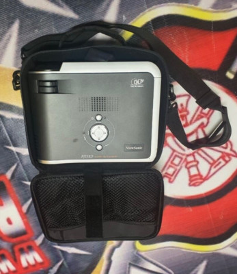VIEWSONIC PJ558D DLP DIGITAL PROJECTOR W/ Power Cord, Remote and BAG ''UNTESTED''