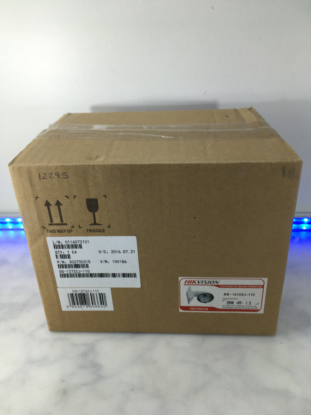 HIKVISION DS-1272ZJ-110 - wall mount NEW BOXED FREE UK P&P #102