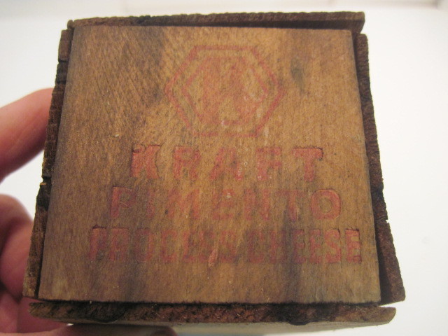 1-C OLD VINTAGE WOOD-WOODEN KRAFT PIMENTO CHEESE DAIRY BOX CRATE W-LID