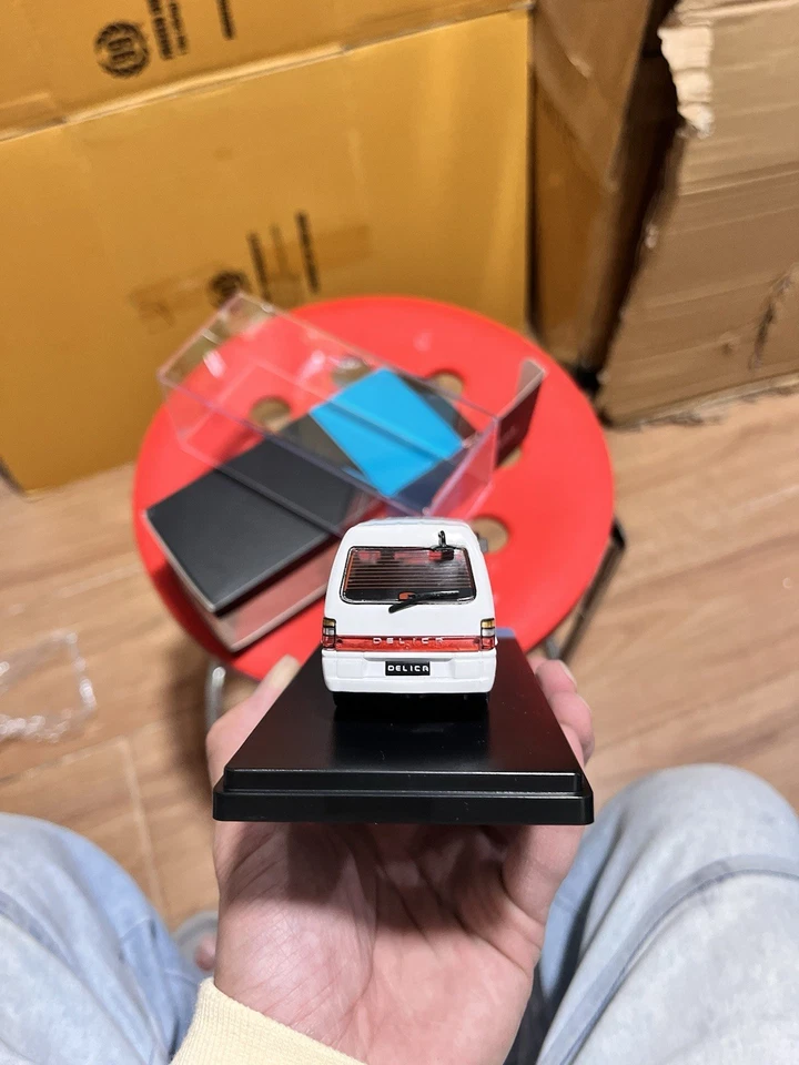 Coche modelo diecast furgoneta autobús de pasajeros blanco Mitsubishi Delica escala 1:43 Foto 4 de 4