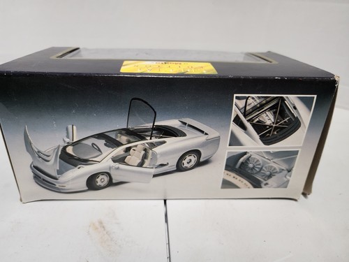 Maisto 1992 Jaguar XJ220 Blue Special Edition 1:24 Die Cast Sports Car - 第 3/5 張圖片
