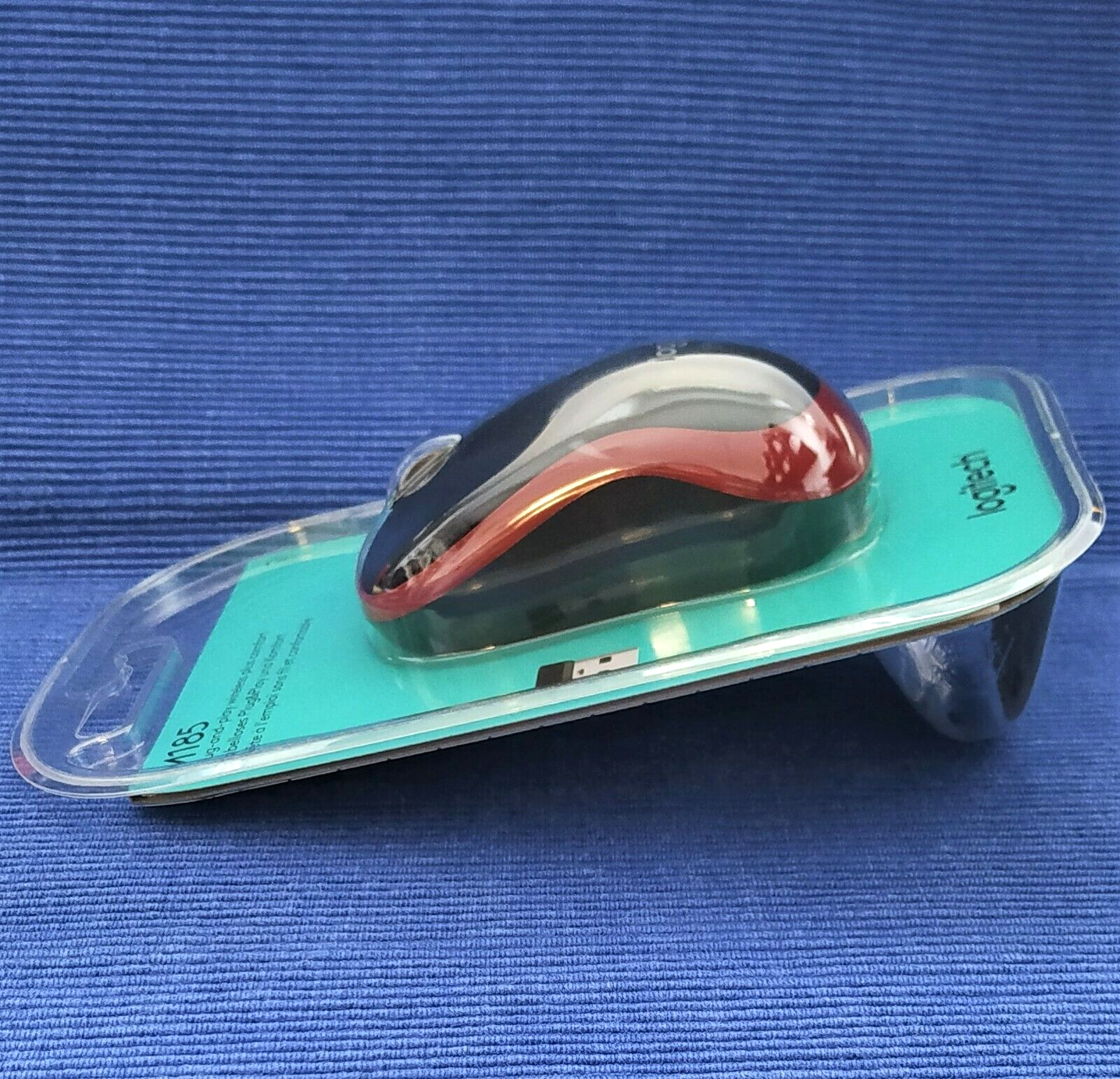 Logitech M185 kabellose optische Maus mit extrem langer Betriebsdauer, Plug&Play, rot-grau - Bild 3
