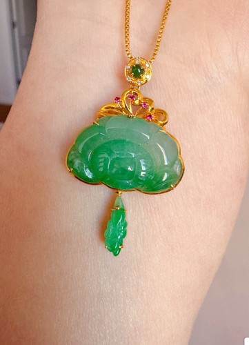 18k gold Diamond jade Yuyi jadeite pendant New