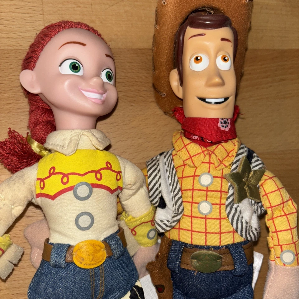 Novo boneco de ação Disney Pixar Toy Story Talking Woody 16" da Disney Store - Imagem 2 de 3