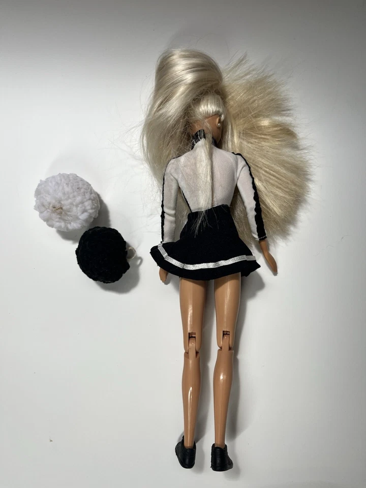 Barbie Georgia Tech Cheerleader Vintage 1996 - Mattel 19159 - Image 4 of 4