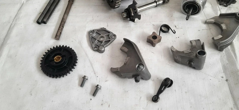 (35) BMW F 800 R K73 Getriebe, Getriebewelle, Zahnrad, Schaltgabeln, Schaltwalze - Bild 3 von 4