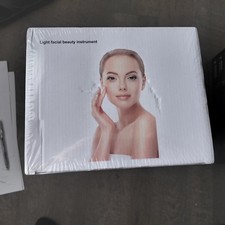 LED Light Therapy Facial mask with charger Cable