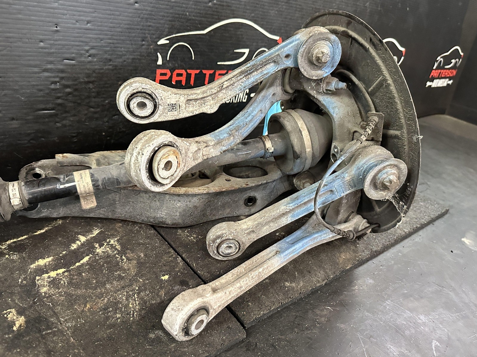 14-17 MASERATI GHIBLI REAR DRIVER LEFT KNEE SPINDLE KNUCKLE AXLE STUB HUB