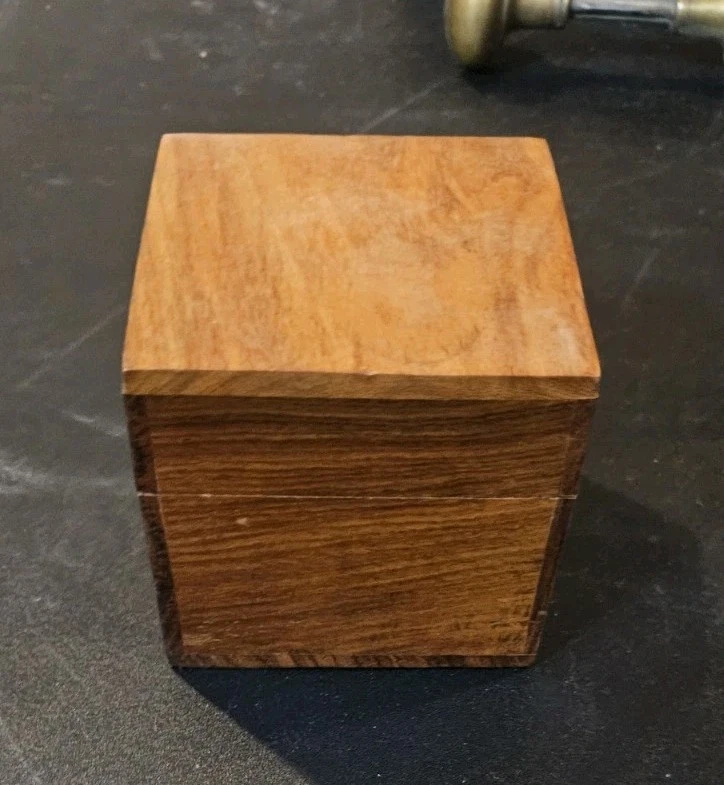 Rompecabezas de caja de madera vintage hecho a mano en la India Foto 4 de 4