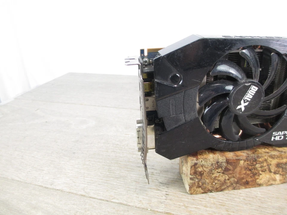 Sapphire AMD Radeon HD7950 X-Dual 3G, 3GB GDDR5 Graphics Card Parts or Repair - Image 4 of 4