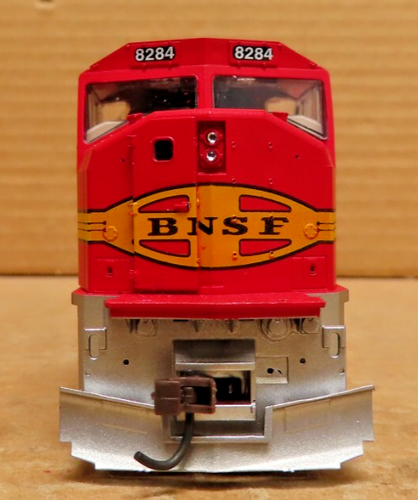 ATHEARN GENESIS 6147 SD75I BNSF #8284 HO SCALE - Picture 2 of 7