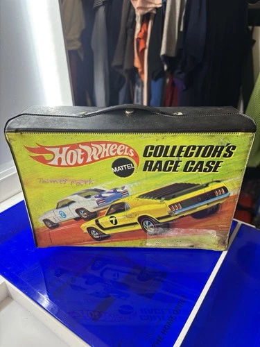 Vintage Hot Wheels Redline 1969 24 Car Collector's Race Case Complete l