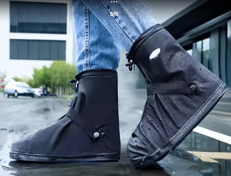 Black RAIN SHOE COVERS. - Zip Up - Black  - Size Medium -  11” long  4.5” Wide