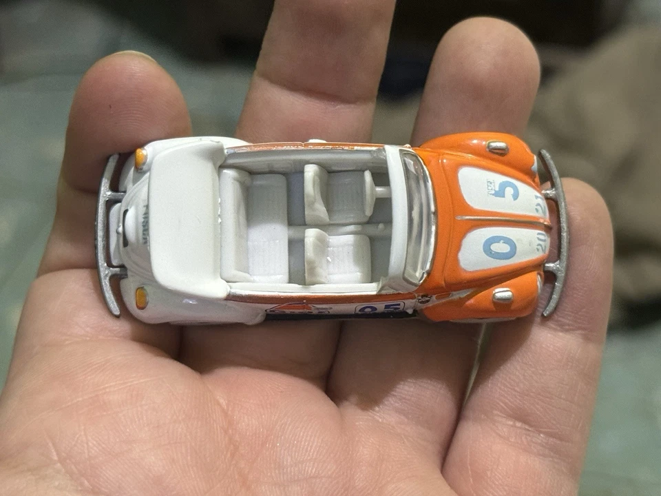 Johnny Lightning 1975 VW Beetle Gulf MgMinis Exclusive Chase White Lightning - Image 2 of 4