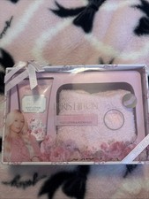 Paris Hilton Sealed Foot Pampering Giftset Socks  Blush Rose Lotion 2.5oz
