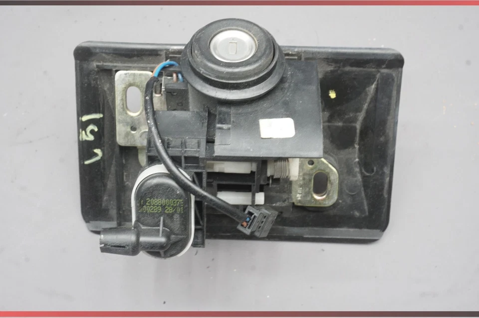 1996-03 Mercedes W210 E320 CLK430 Rear Trunk Lid Lock Latch Cylinder 2088000375 - Image 4 of 4