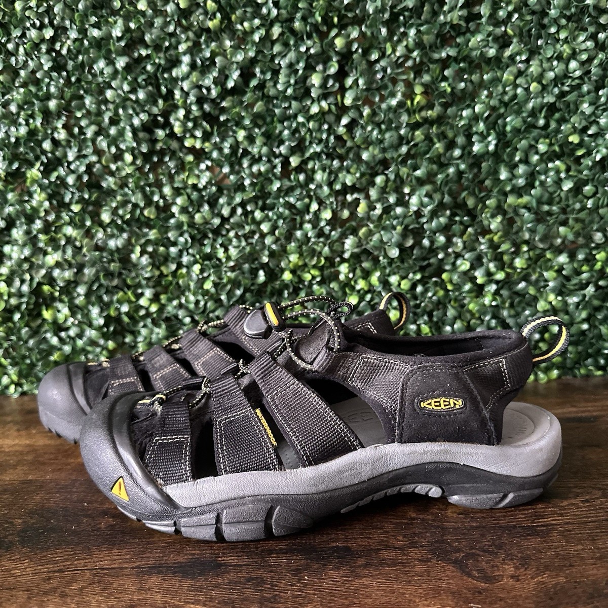 KEEN Newport H2 Men’s Size 9 Waterproof Hiking Black Comfort Sandals 1014182 Amazon.com | KEEN mens Newport H2 Closed Toe Water Sandals  main image 3