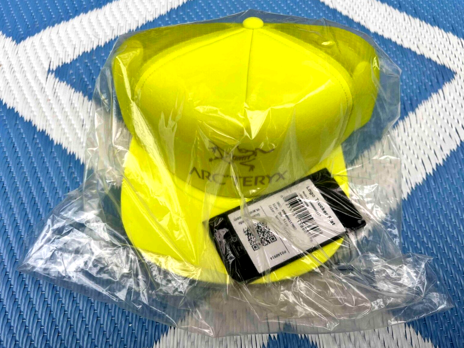 Arc'teryx Nuovo ' Logo Flat Brim Sprint Trucker Hat' Uomo Escursionismo Premium Nuovo con etichette