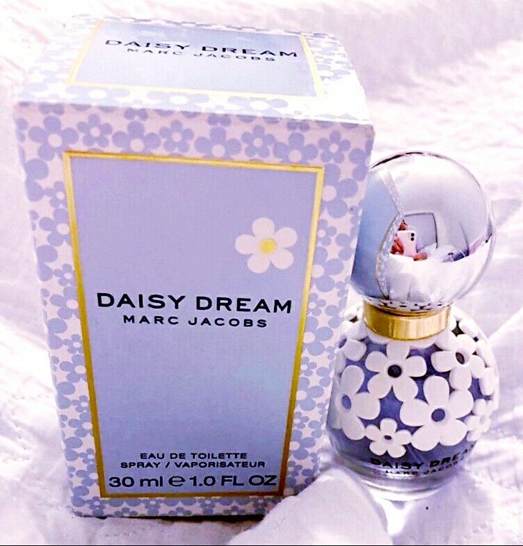 Daisy Dream Eau De Toilette Spray By Marc Jacobs - 1 oz Daisy Dream Eau De Toilette Spray By Marc Jacobs - 1 oz