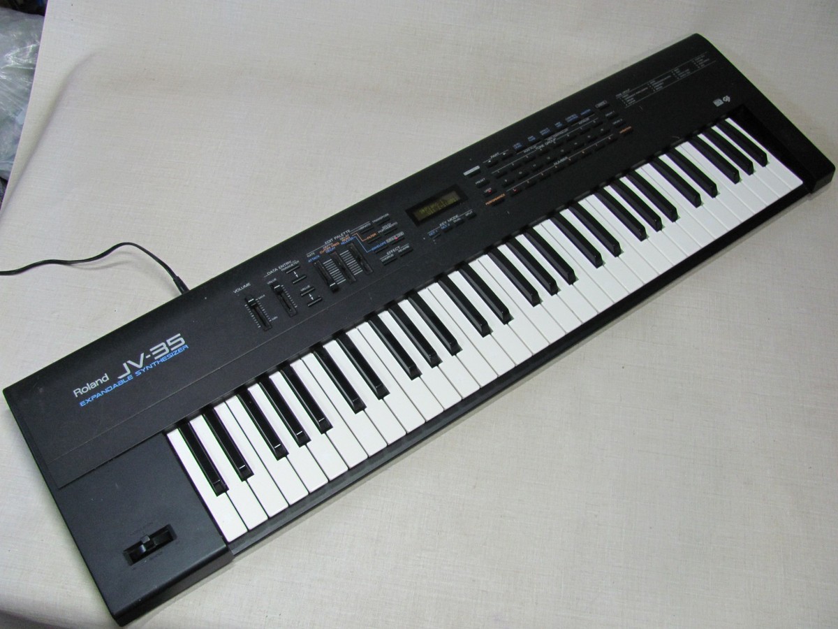 ROLAND JV-35 EXPANDABLE SYNTHESIZER 61KEYS 28 VOICES KEYBOARD