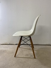 Herman Miller, Eames Plastic Molded Side Chair