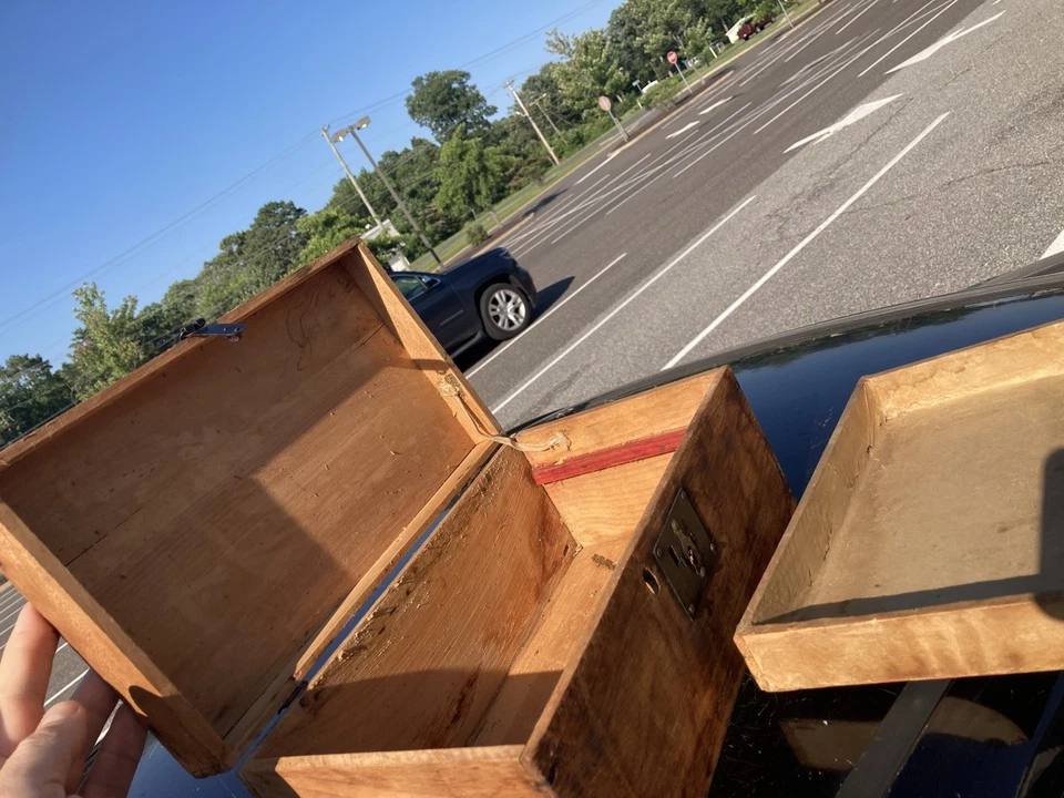 Antiguo baúl de vapor de viaje para muñeca miniatura de principios del siglo XIX 13x9 Foto 3 de 4