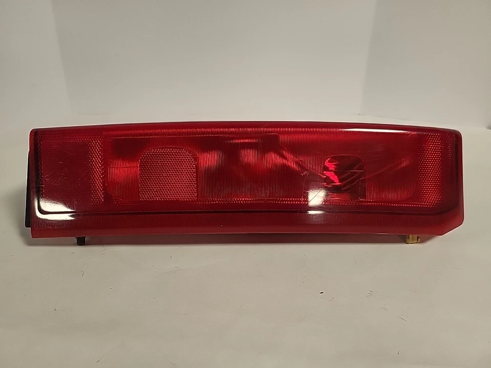 OEM 2006-2010 Hummer H3 Right Rear Tail Lamp Light Taillamp Taillight Right. L4 - Image 4 of 4