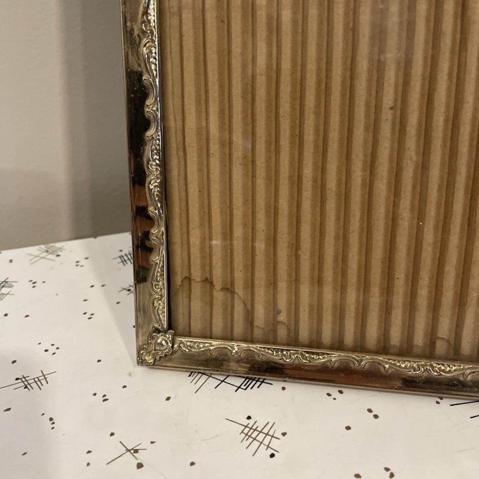 Antiguo marco de fotos ornamentado grabado latón 7x9 floral decoración provincia francesa Foto 4 de 4