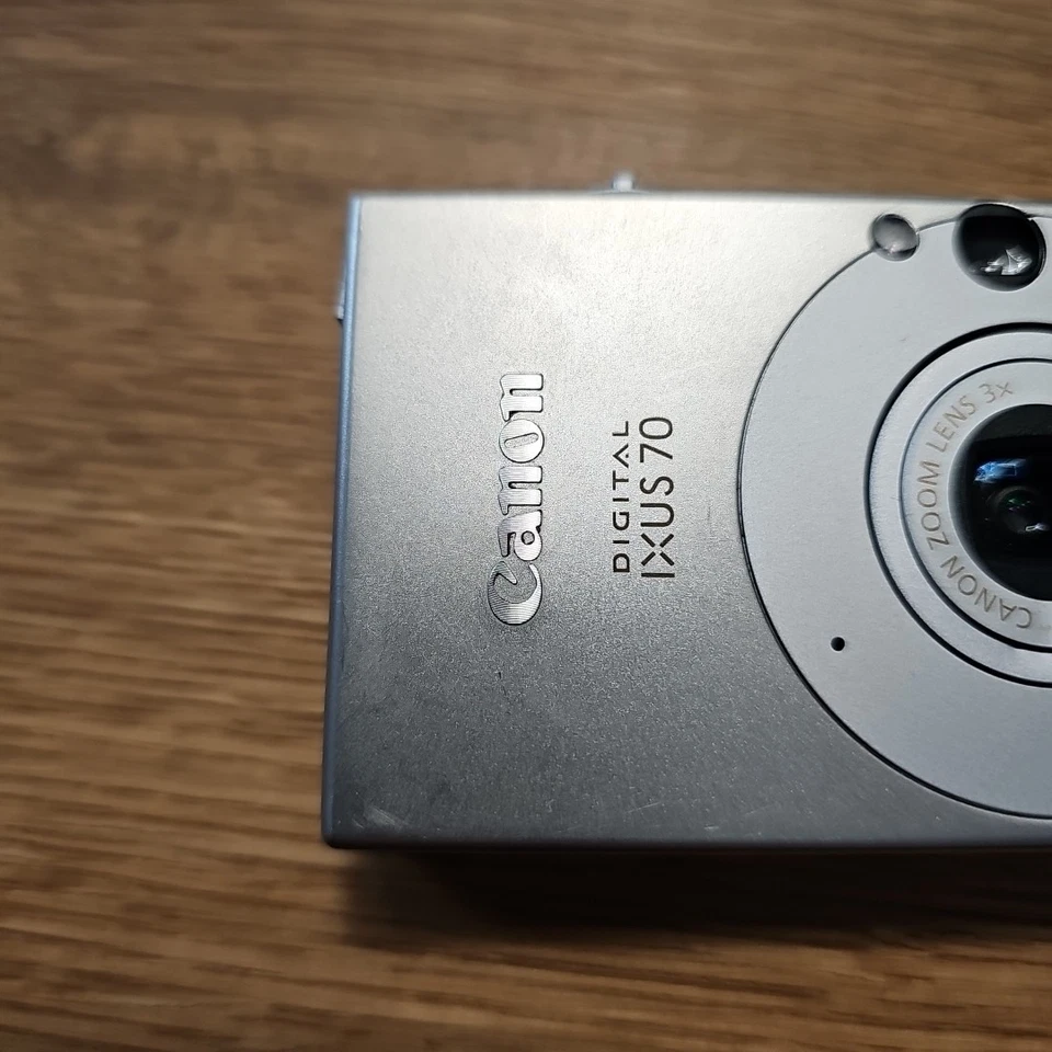 Digitalkamera Canon IXUS 70 Silber Getestet Leichte Kratzer Linse Schließt Nicht - Bild 3 von 4