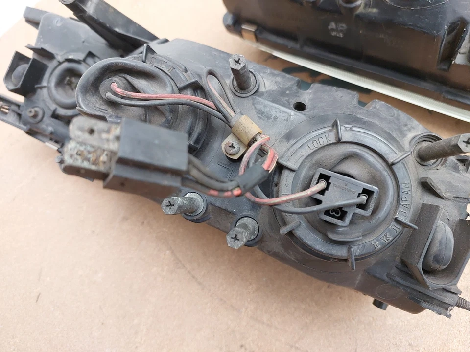 JDM 1988 1994 Nissan Cefiro A31 Headlights Assembly  - Image 4 of 4