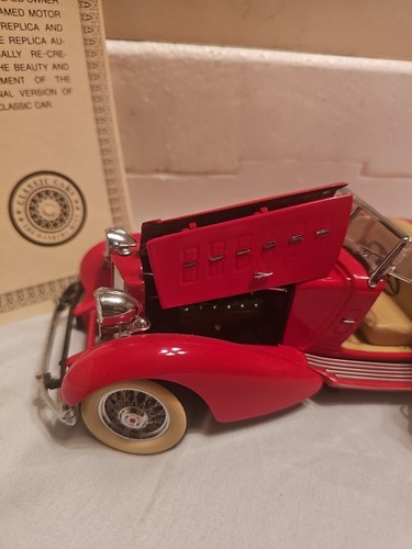 Danbury Mint Diecast Model Car 1934 Packard V-12 Lebaron Speedster - Picture 3 of 12