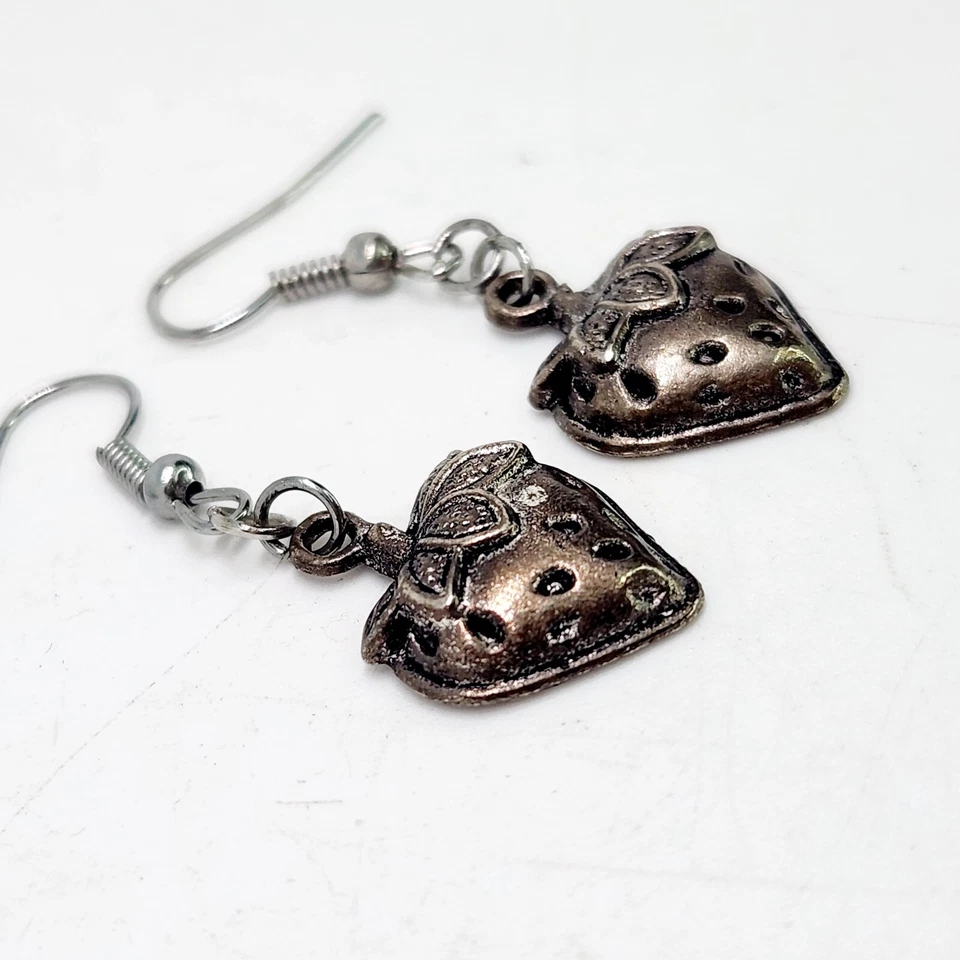 Vtg Hook Drop Dangle Silver Tone Pewter Earrings 3D Strawberry Summer Fruit - Image 3 of 4