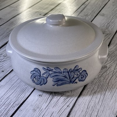 Vintage Pfaltzgraff Yorktowne Stoneware 2 Qt Covered Casserole Castle Blue.