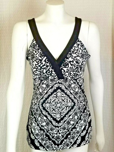 Sleeveless Geometric Top Rn 111459 Size 