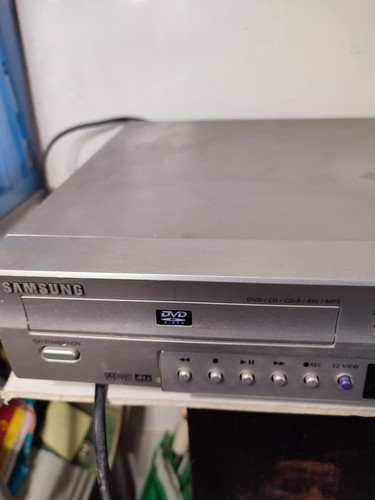 COMBO DVD / VCR SAMSUNG SV-DVD440 ( SEUL MAGNETOSCOPE FONCTIONNE ) - Picture 2 of 6