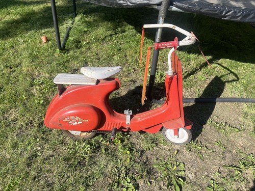Vintage Super Sonda Chain Drive Peddle Child’s Vespa Scooter, Wear, Bad Tire